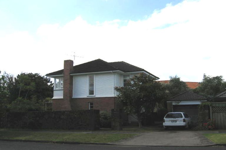 Photo of property in 1 Crete Avenue, Milford, Auckland, 0620