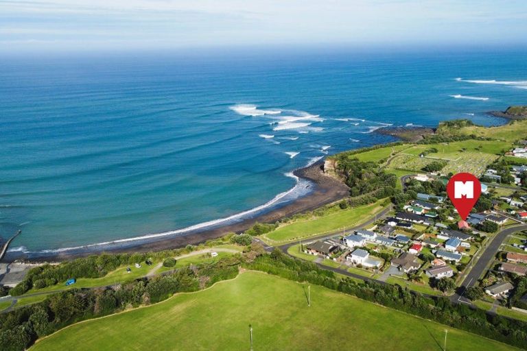 Photo of property in 9 Pohutukawa Drive, Opunake, 4616