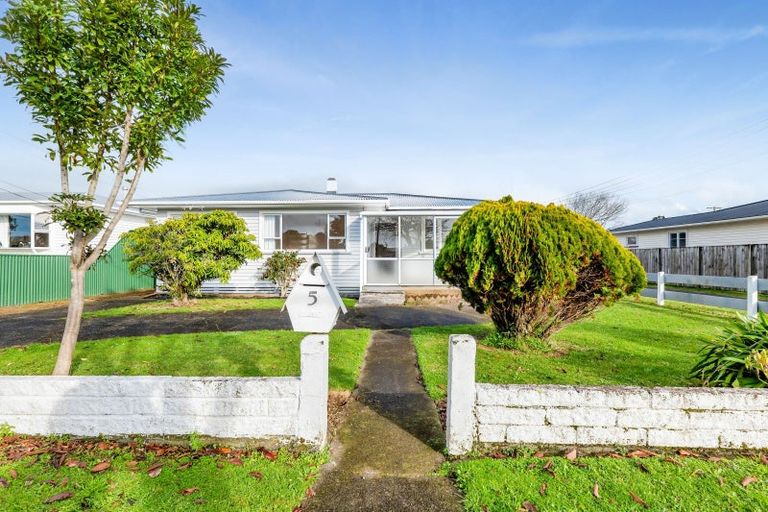Photo of property in 5 Truby King Street, Merrilands, New Plymouth, 4312