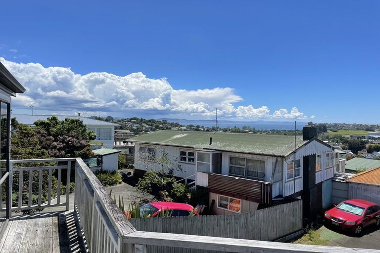 Photo of property in 15a Rishworth Avenue, Stanmore Bay, Whangaparaoa, 0932
