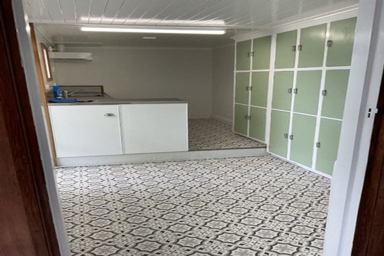 Photo of property in 69 Paynters Avenue, Strandon, New Plymouth, 4312