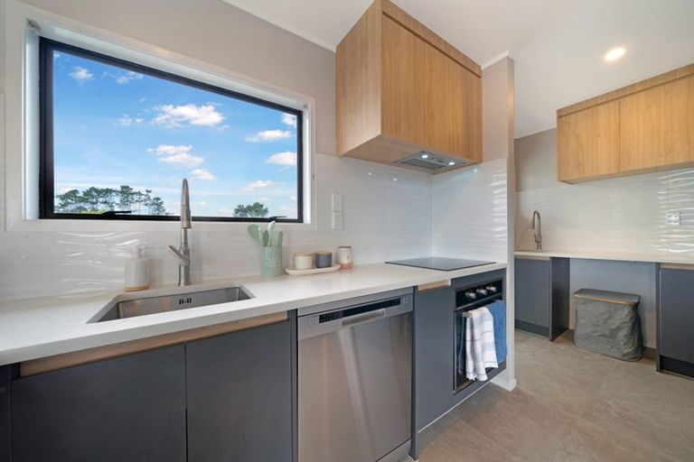 Photo of property in 1/40c West Coast Road, Glen Eden, Auckland, 0602