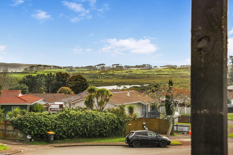 Photo of property in 24 Bundena Place, Clendon Park, Auckland, 2103