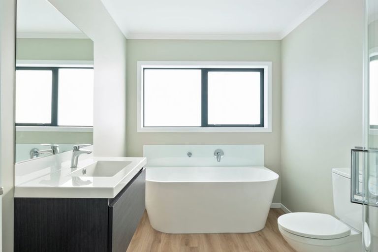 Photo of property in 24 Koru Loop, Paraparaumu, 5032