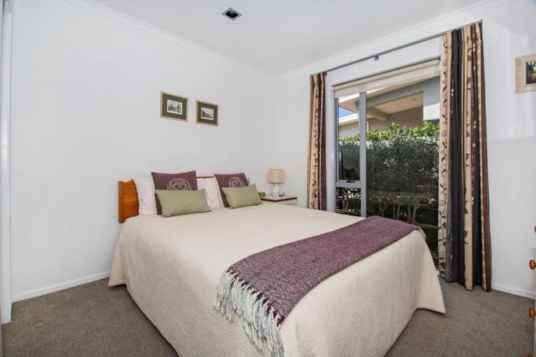 Photo of property in 4 Resolution Place, One Tree Point, 0118