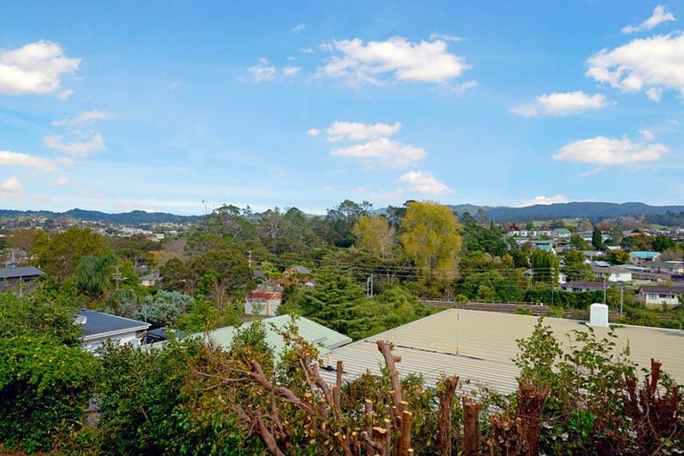Photo of property in 2/31 Rangeview Road, Sunnyvale, Auckland, 0612
