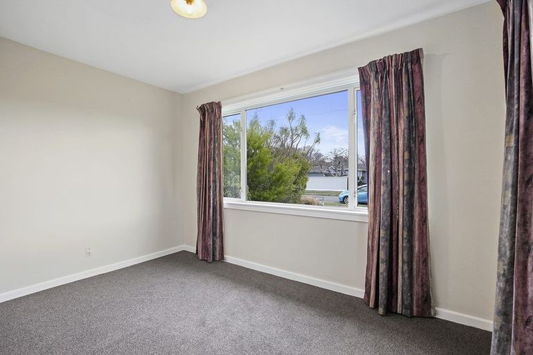 Photo of property in 42 Charlcott Street, Burnside, Christchurch, 8053