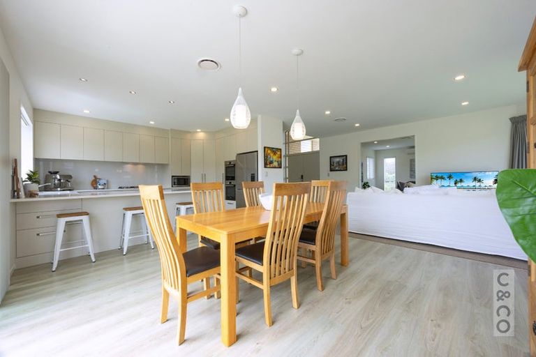 Photo of property in 16 Fruitlands Road, Kumeu, 0810