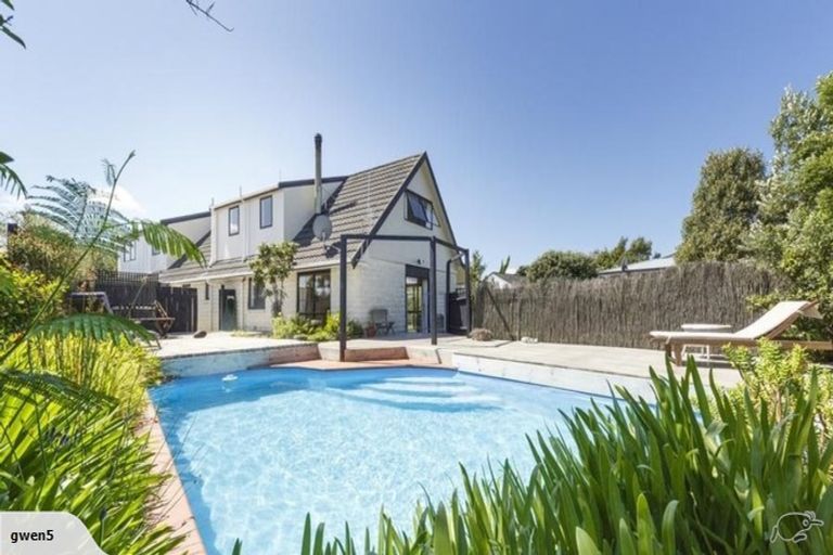 Photo of property in 56 Rhodes Drive, Kelvin Grove, Palmerston North, 4414