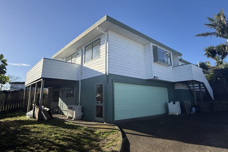 Photo of property in 2/4 Stanley Road, Glenfield, Auckland, 0629