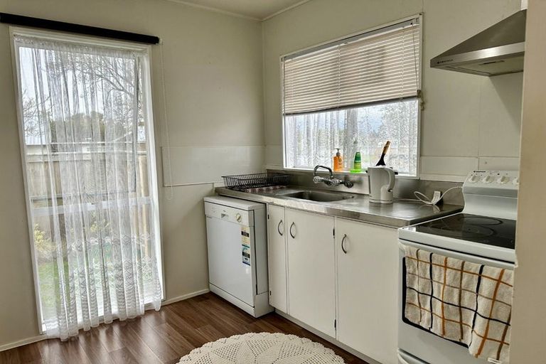 Photo of property in 2 Bryce Place, Kelvin Grove, Palmerston North, 4414