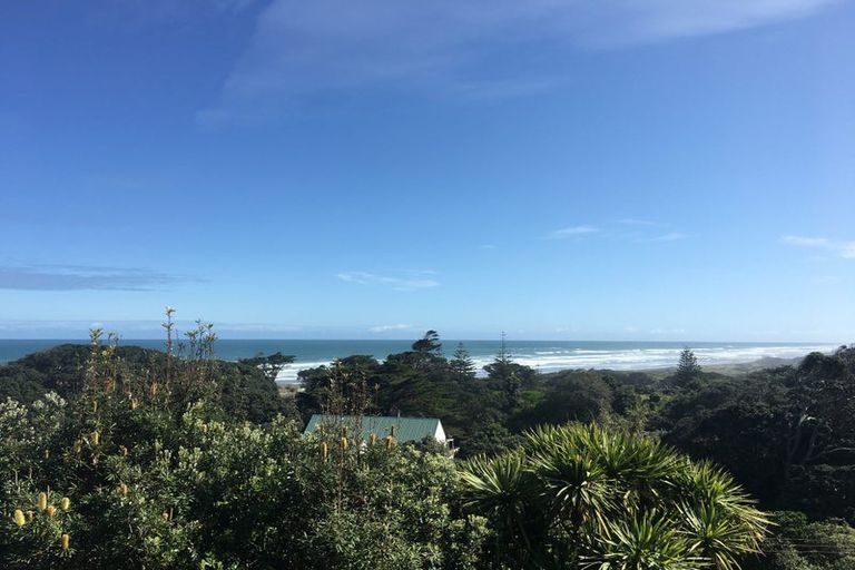 Photo of property in 25 Domain Crescent, Muriwai, Waimauku, 0881