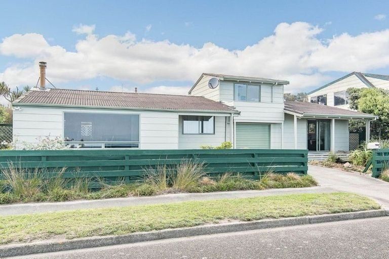 Photo of property in 110 Marine Parade, Otaki Beach, Otaki, 5512