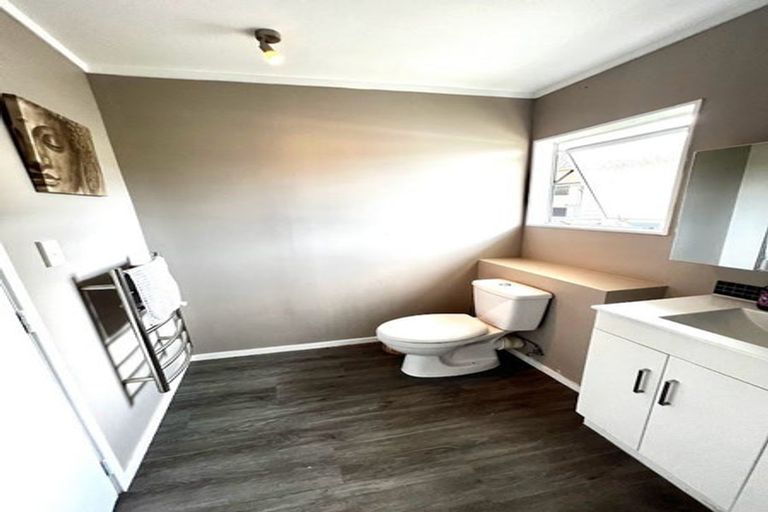 Photo of property in 1/41 Elizabeth Drive, West Harbour, Auckland, 0618