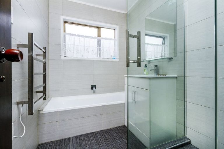 Photo of property in 3/15 Roseberry Avenue, Birkenhead, Auckland, 0626