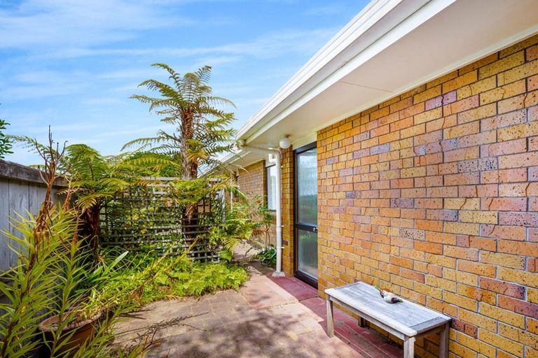 Photo of property in 8 Chablis Place, Henderson, Auckland, 0612