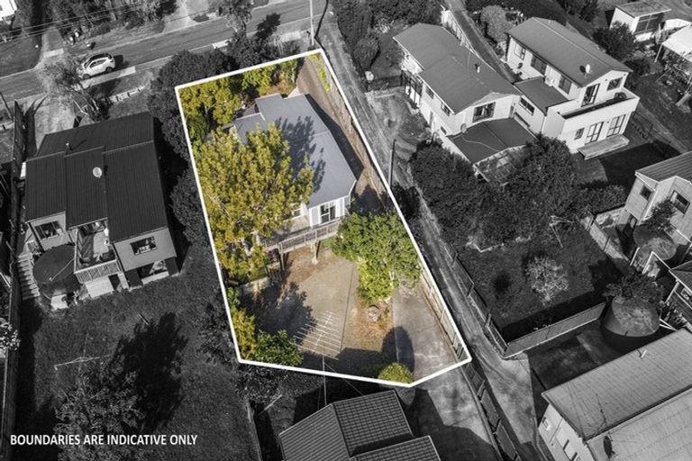 Photo of property in 24 Holiday Road, Stanmore Bay, Whangaparaoa, 0932