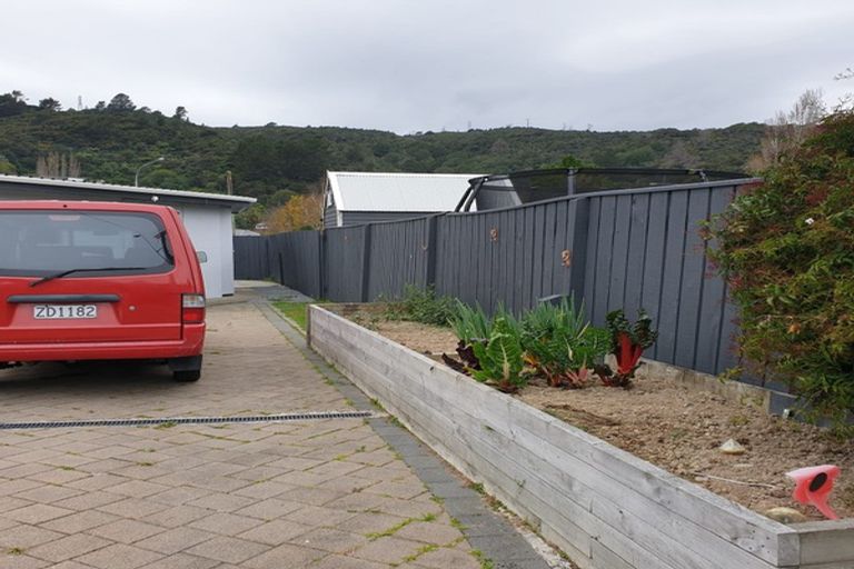 Photo of property in 52 Stokes Valley Road, Stokes Valley, Lower Hutt, 5019