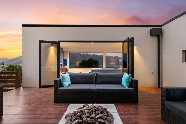 Photo of property in 15 Richards Park Lane, Fernhill, Queenstown, 9300
