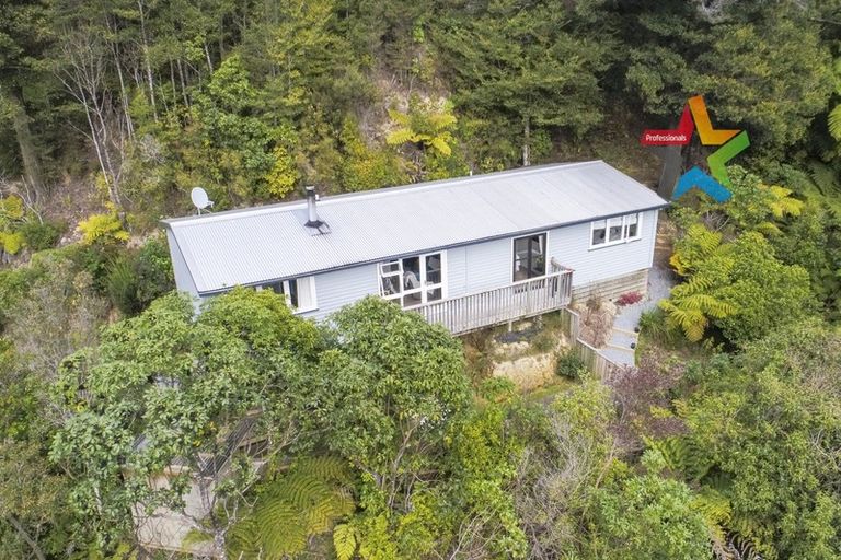 Photo of property in 32 Ngahere Street, Stokes Valley, Lower Hutt, 5019