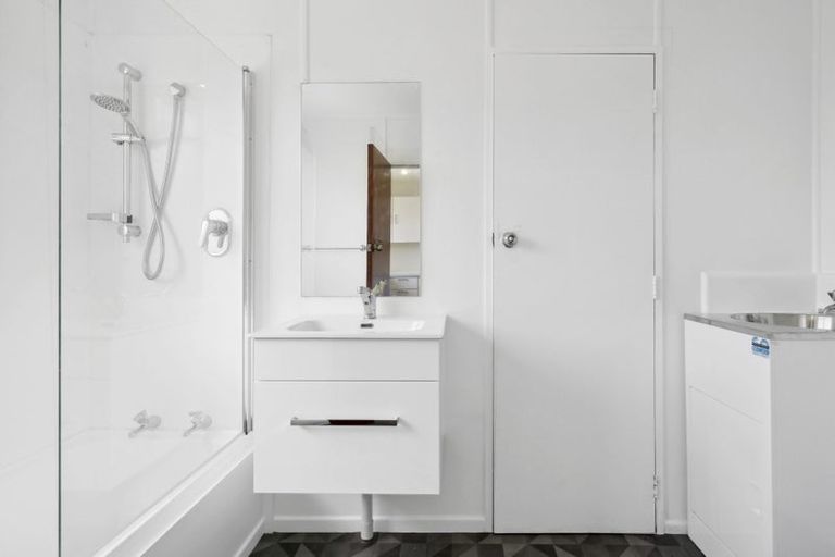 Photo of property in 293a Wellington Road, Wainuiomata, Lower Hutt, 5014