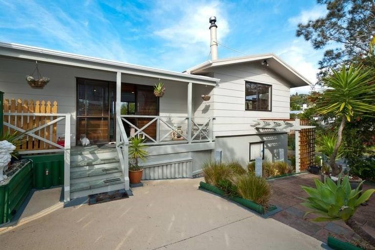 Photo of property in 19 Topliss Drive, Northcross, Auckland, 0632