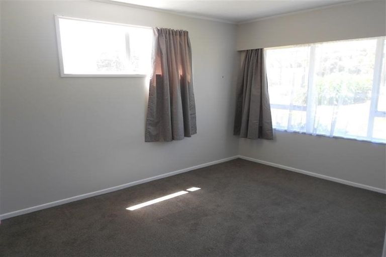 Photo of property in 2/10 Petherick Crescent, Johnsonville, Wellington, 6037