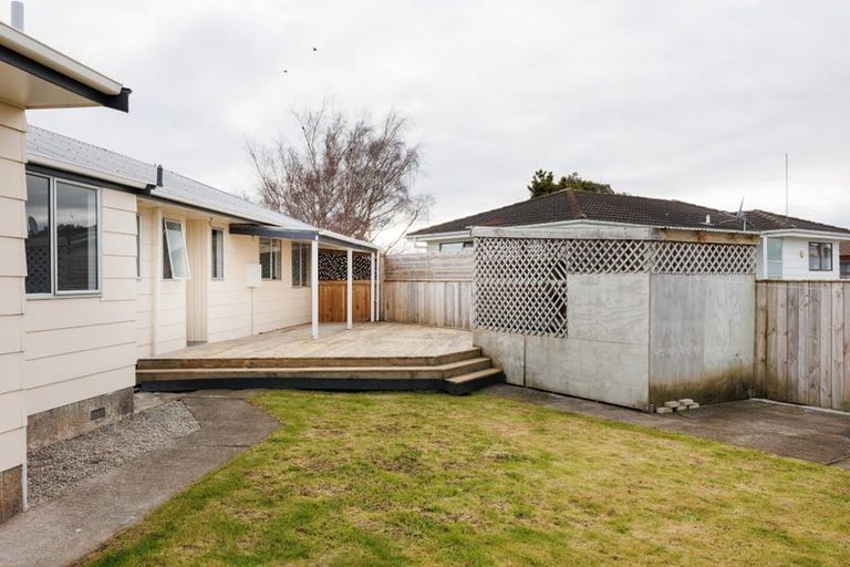 Photo of property in 18 Cumberland Place, Kelvin Grove, Palmerston North, 4414