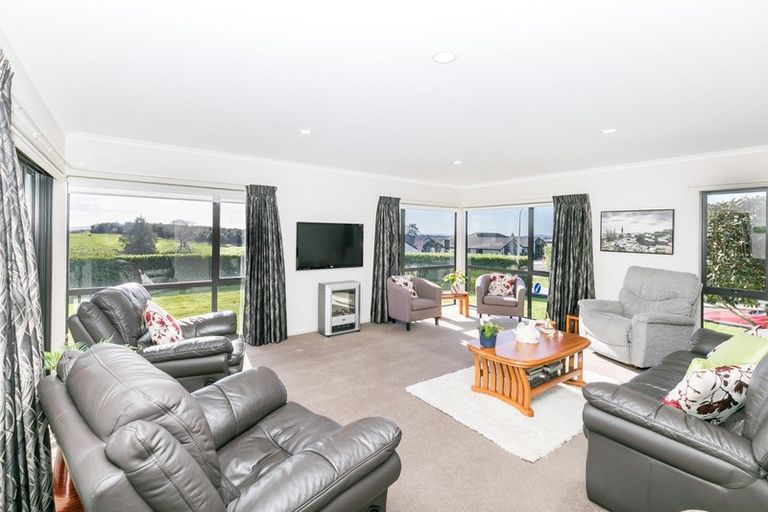 Photo of property in 2 Ruske Place, Grandview Heights, Hamilton, 3200