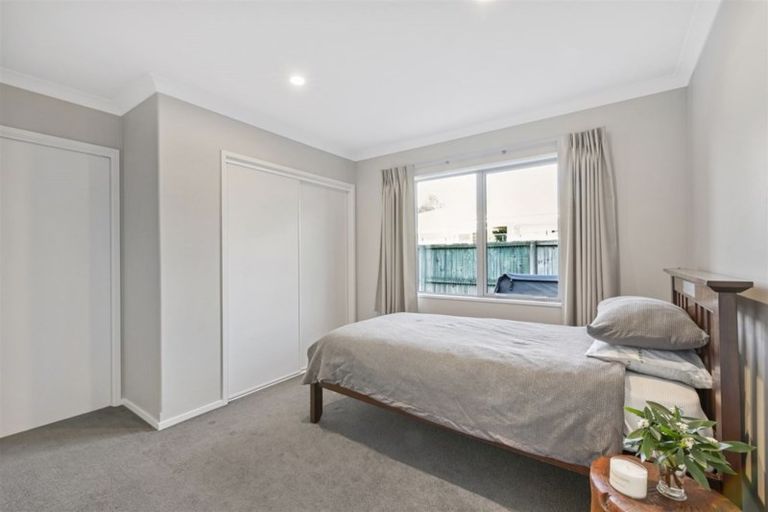 Photo of property in 225 Memorial Avenue, Burnside, Christchurch, 8053