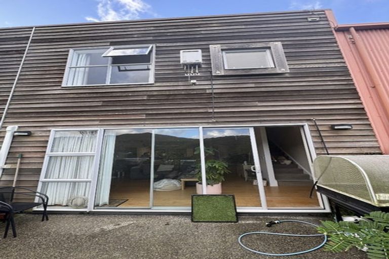 Photo of property in 38 Saddleback Grove, Karori, Wellington, 6012