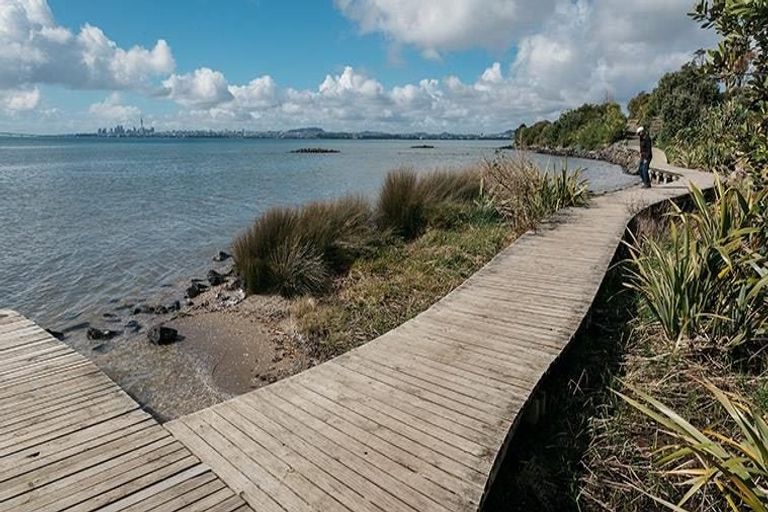 Photo of property in 1c Waione Avenue, Te Atatu Peninsula, Auckland, 0610