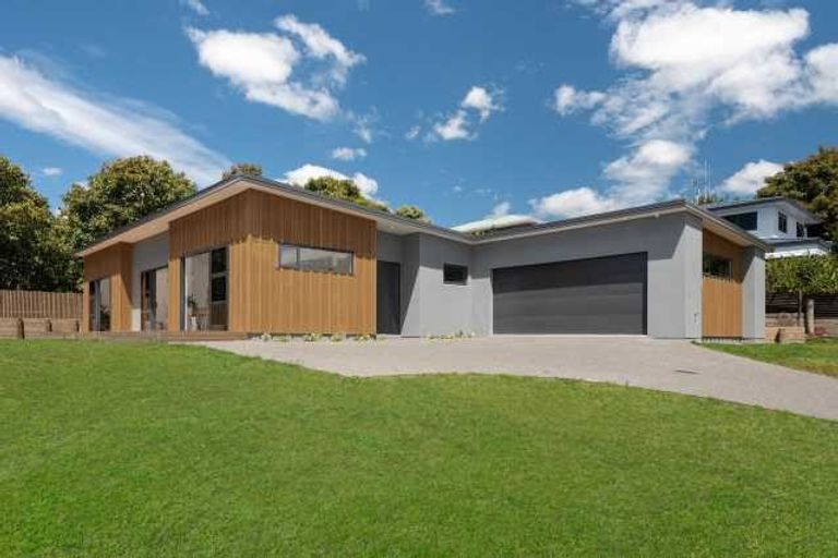 Photo of property in 194 Waitaha Road, Welcome Bay, Tauranga, 3112