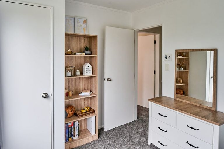 Photo of property in 15a Ruskin Road, Newlands, Wellington, 6037