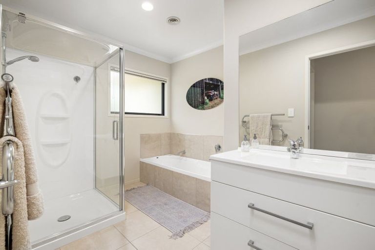 Photo of property in 214 Castlewold Drive, Bethlehem, Tauranga, 3110