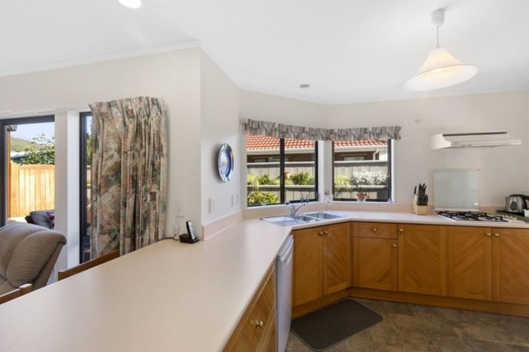 Photo of property in 2/72 Trafalgar Street, Waterloo, Lower Hutt, 5011