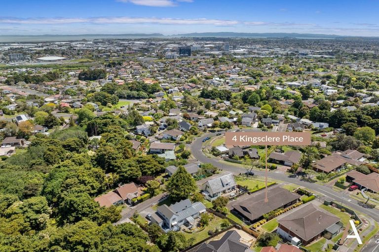 Photo of property in 4 Kingsclere Place, Goodwood Heights, Auckland, 2105