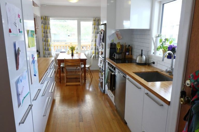 Photo of property in 8 Durham Street, Te Atatu Peninsula, Auckland, 0610