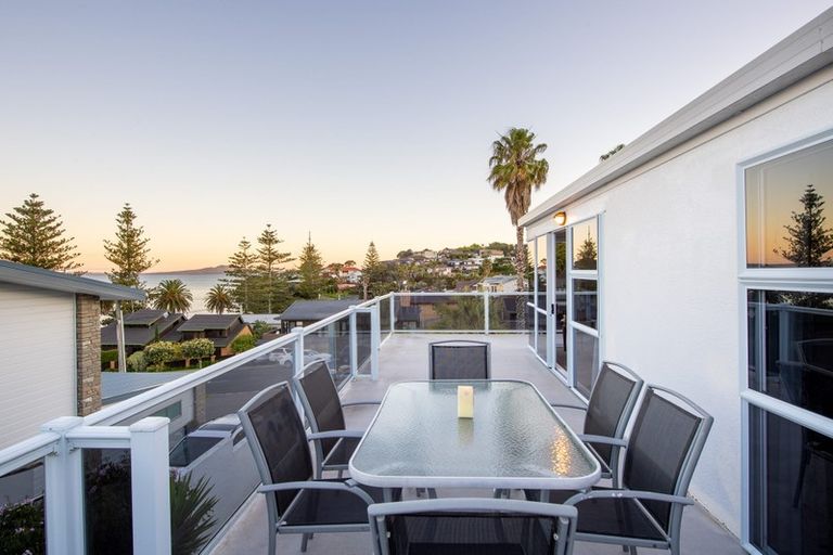 Photo of property in 11 Ellangowan Road, Waiake, Auckland, 0630