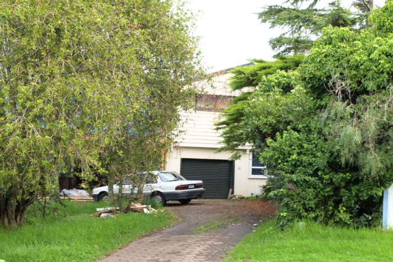 Photo of property in 7 Avoca Road, Cockle Bay, Auckland, 2014