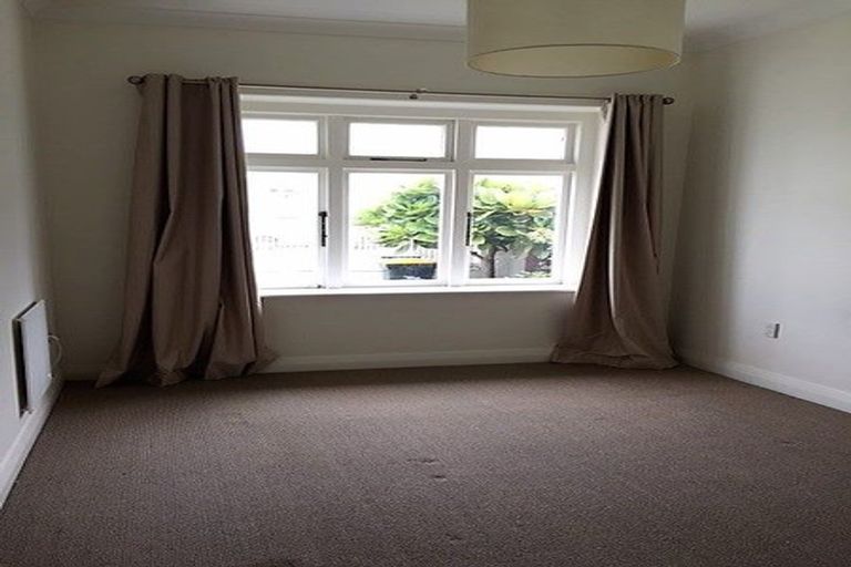 Photo of property in 127 Onepu Road, Lyall Bay, Wellington, 6022