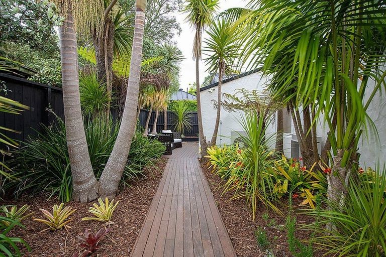 Photo of property in 277 Beach Road, Campbells Bay, Auckland, 0630