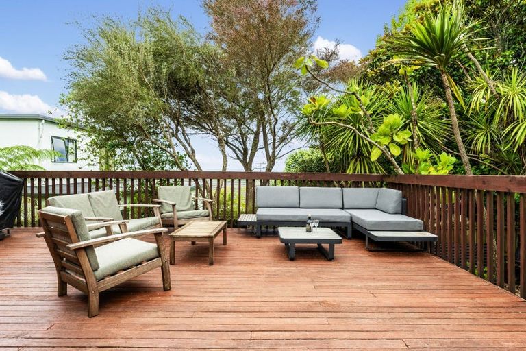 Photo of property in 70 Kate Sheppard Avenue, Torbay, Auckland, 0630