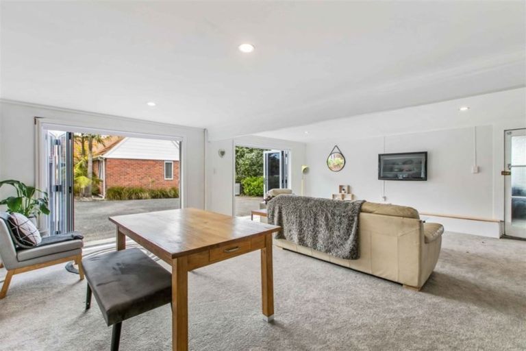 Photo of property in 2/5 Elderwood Lane, Belmont, Auckland, 0622
