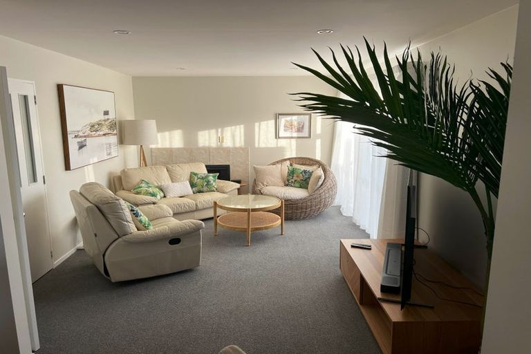 Photo of property in 13 Ellangowan Road, Waiake, Auckland, 0630