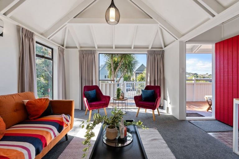 Photo of property in 5 Cassis Place, Crofton Downs, Wellington, 6035