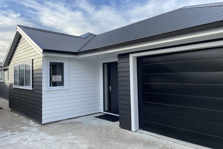 Photo of property in 5 Hollard Grove, Avalon, Lower Hutt, 5011