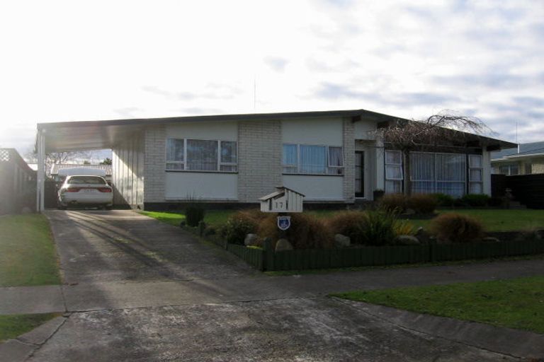 Photo of property in 17 Pinedale Parade, Milson, Palmerston North, 4414