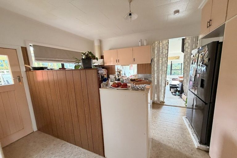 Photo of property in 5 Sandy Beach Road, Tinopai, 0593