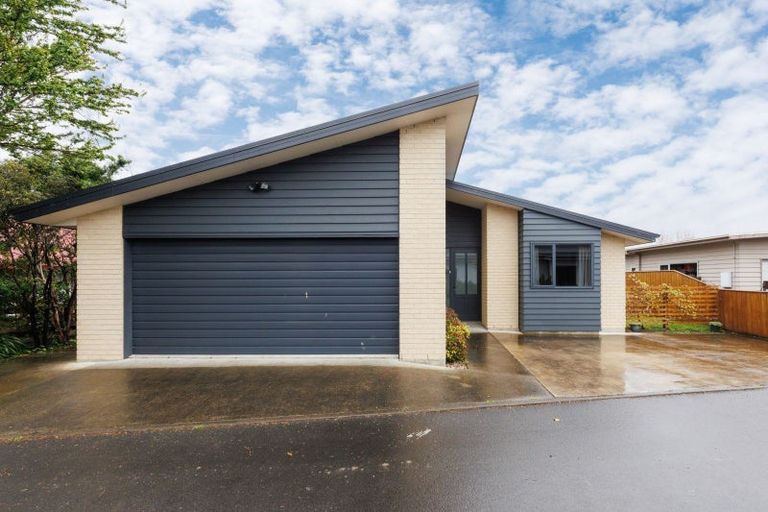 Photo of property in 4 Northbrook Court, Roslyn, Palmerston North, 4414